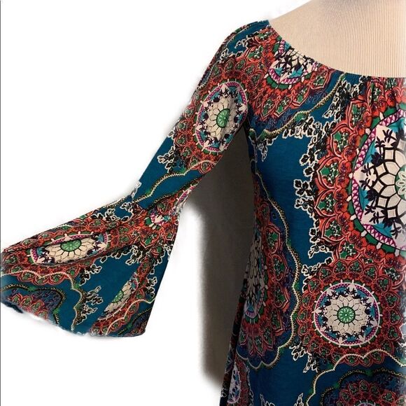 2 B Together Medallion Bell Sleeve Dress Sz M - Picture 3 of 7